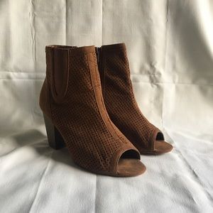 Size 8.5 Brown Heels